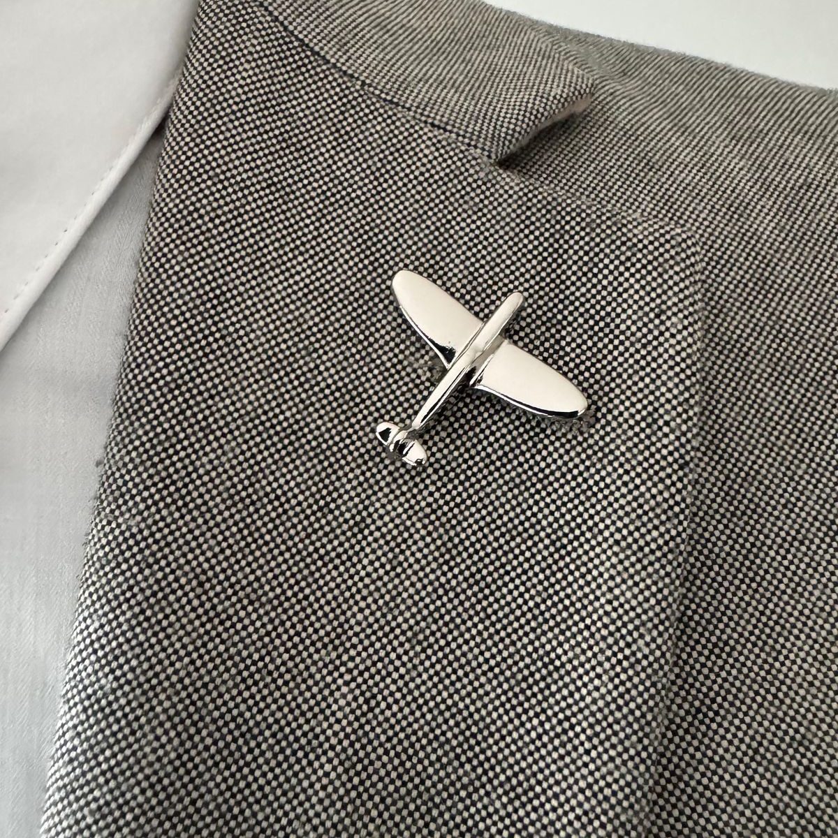 airplane-lapel-pin